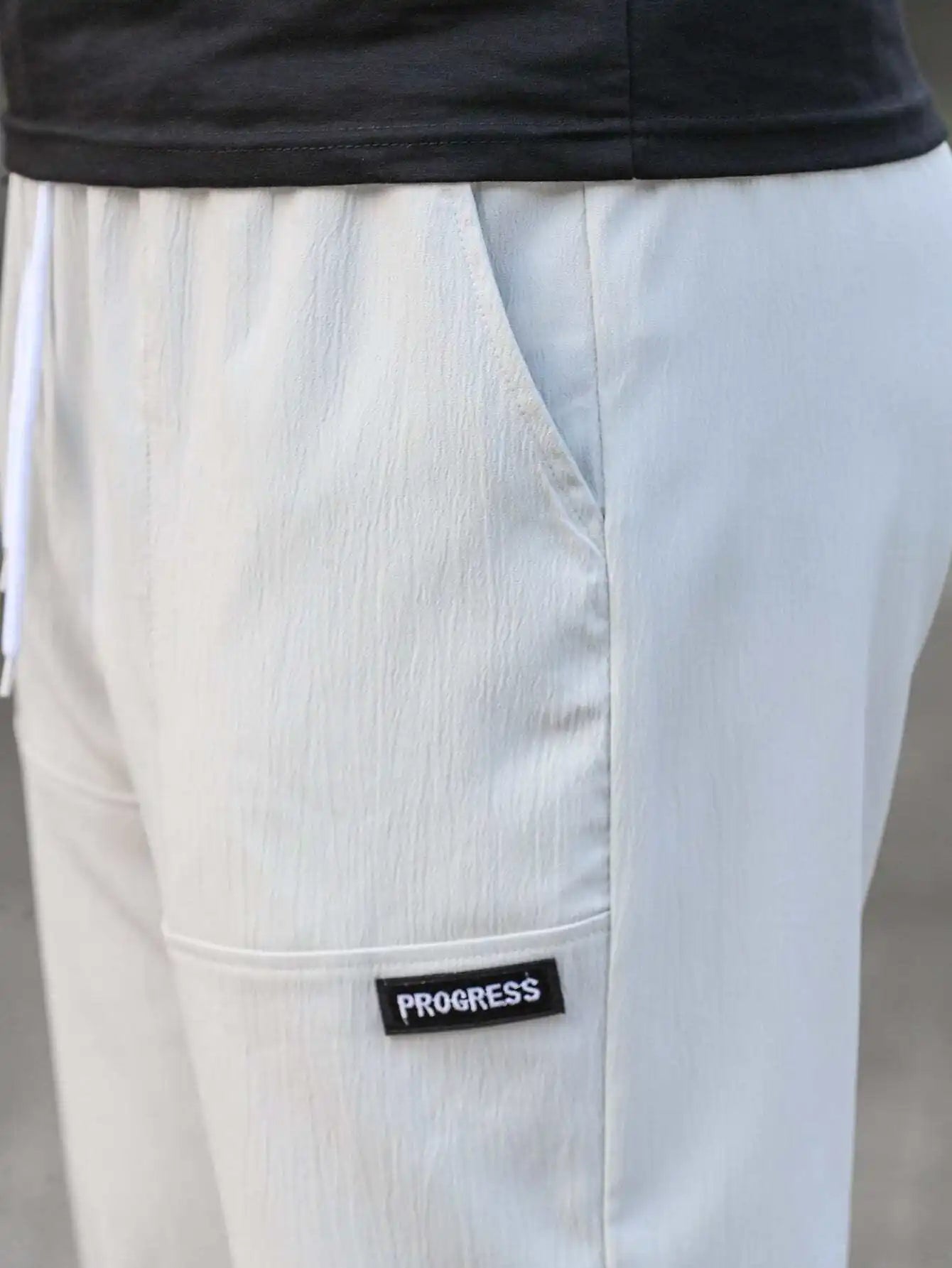 Men's Drawstring Waist Tapered Casual Pants With Patch Detail
