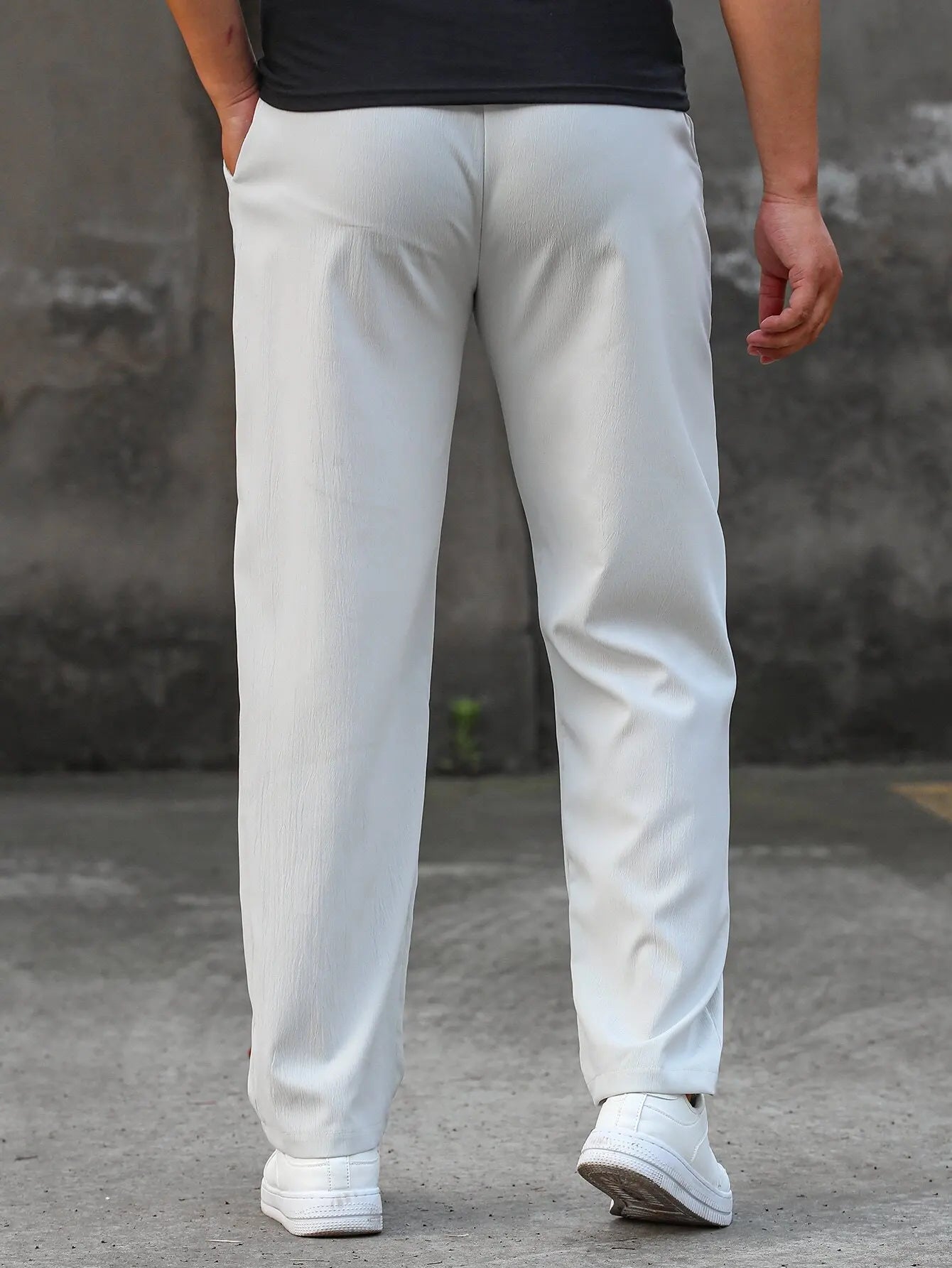Men's Drawstring Waist Tapered Casual Pants With Patch Detail